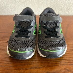 TODDLER BOY’S NEW BALANCE SNEAKERS 680